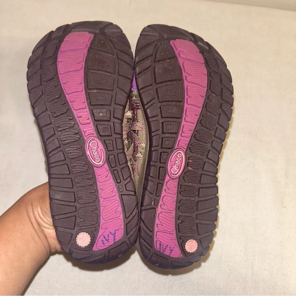 Chacos water shoes purple and beige size 1‎